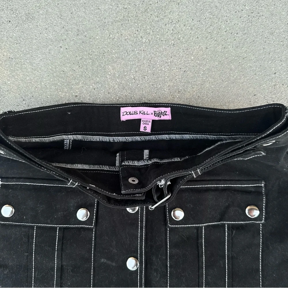 Dolls Kill‎ x Bratz Mini Skirt Black Cargo Women Size Small - Picture 3 of 7